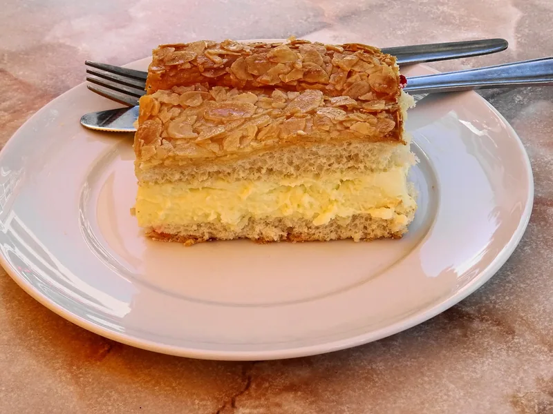 Bienenstich −20 % (nur 8 Stück)
